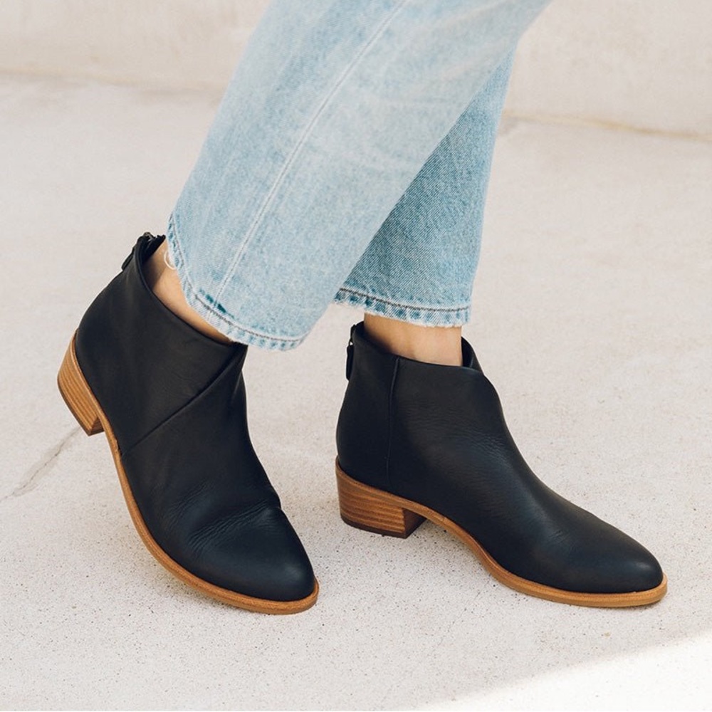 Soludos Venetian Bootie, Black